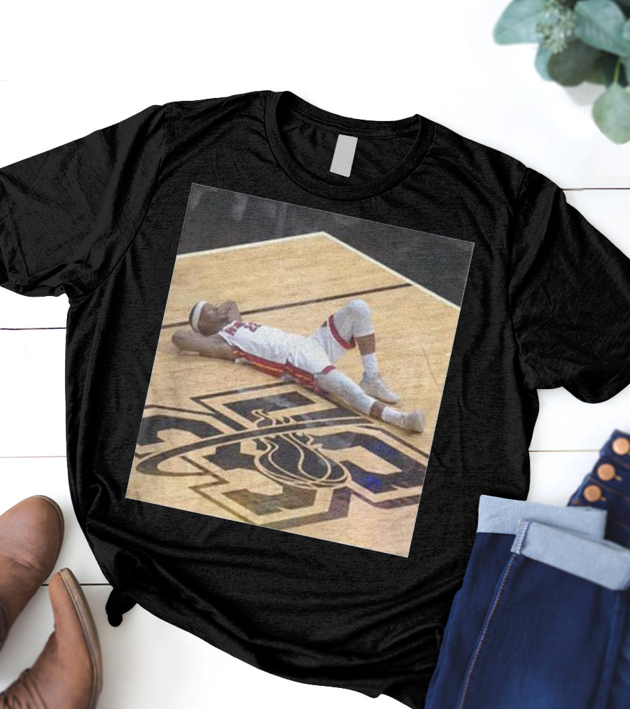 Court Culture Himmy Moments Heat Basketball Player Relaxing Iconic Court Pose T-Shirt