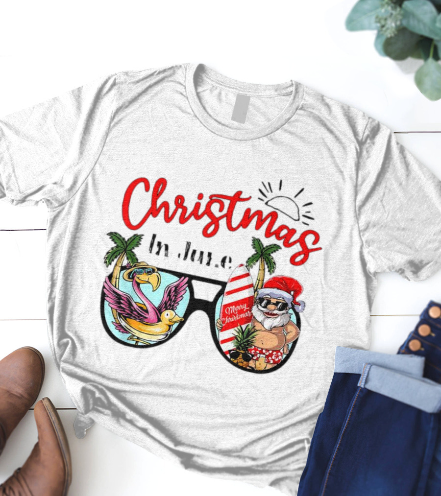 Christmas In June Sunglasses Santa Flamingo Merry Christmas Summer Vacation T-Shirt