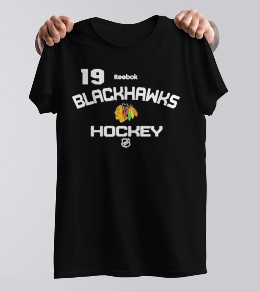 19 Reebok Blackhawks Hockey NHL T-Shirt