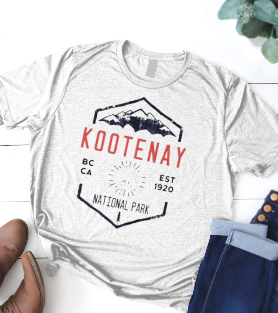 Kootenay National Park Canada BC Est 1920 Mountain Badge T-Shirt