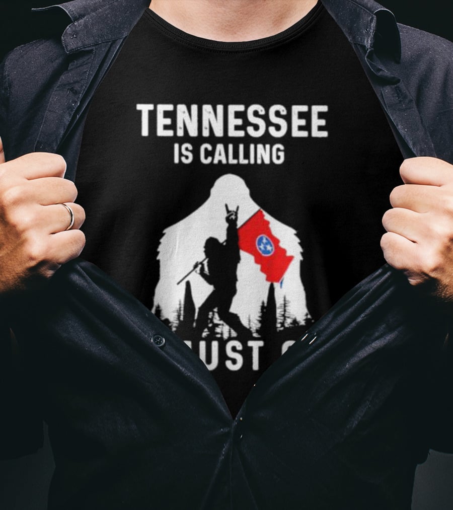 Tennessee Is Calling I Must Go Bigfoot Holding State Flag T-Shirt