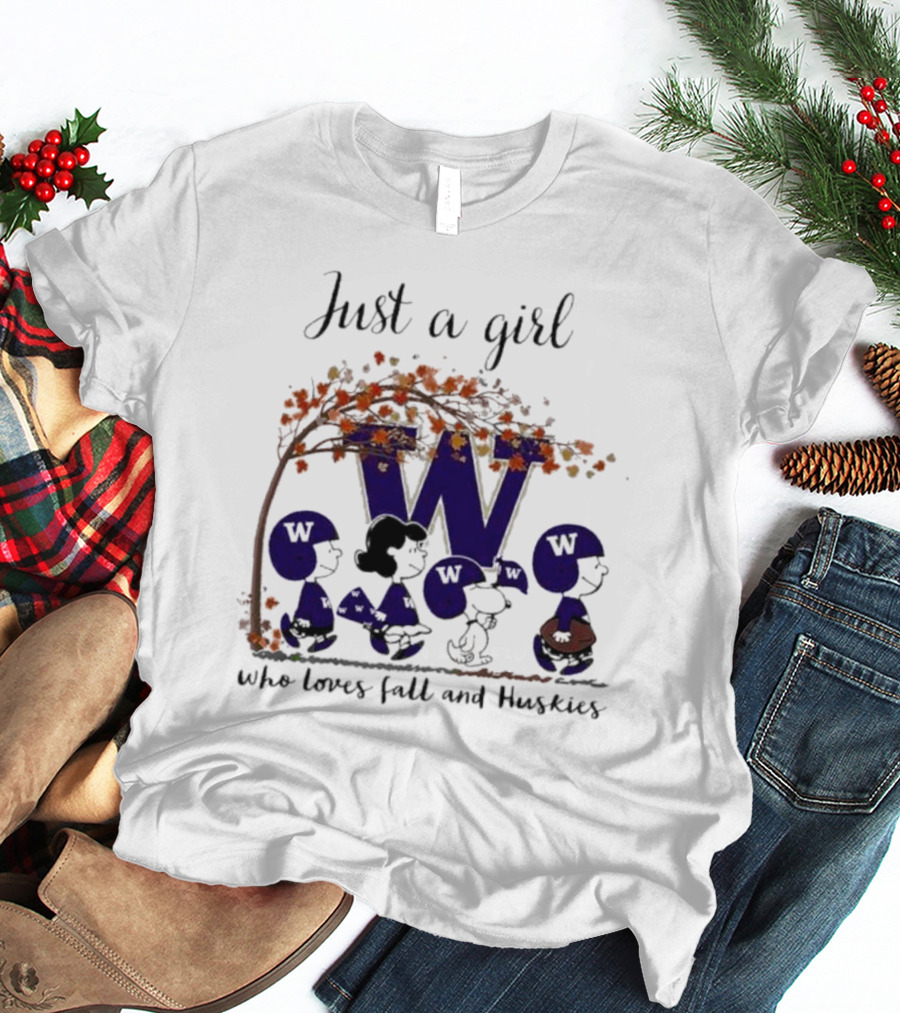 Just A Girl Who Loves Fall And Huskies Peanuts Football T-Shirt