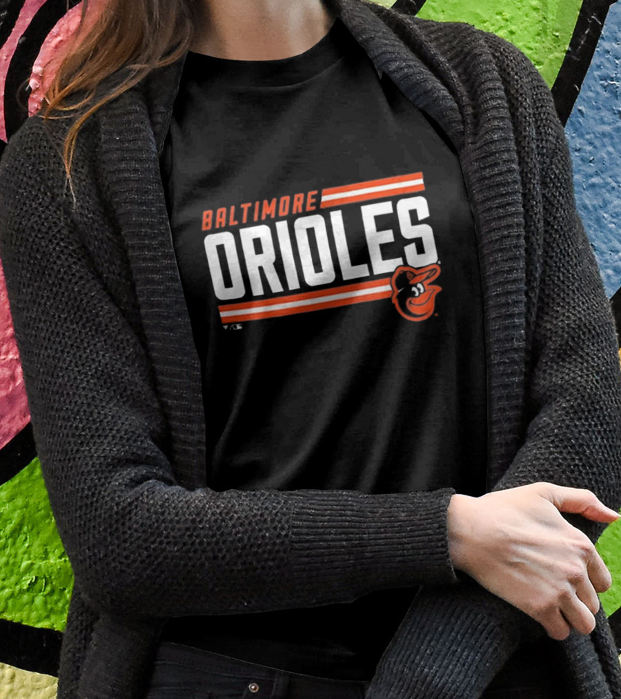 BALTIMORE ORIOLES FANATICS BRANDED ONSIDE STRIPE ORIOLES LOGO T-Shirt