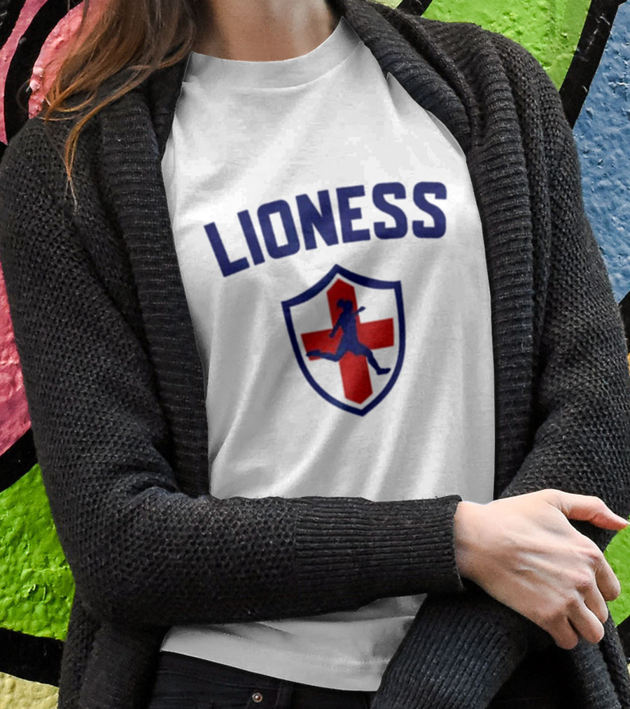 LIONESS England Team Crest Soccer Player Emblem T-Shirt