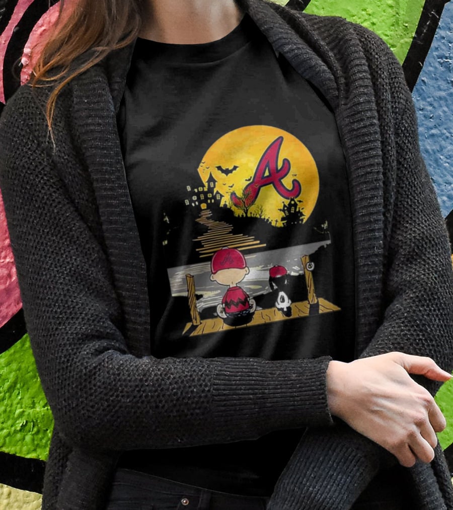 Snoopy Charlie Brown Atlanta Braves Halloween Under Moon T-Shirt