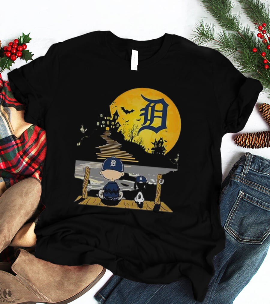 Snoopy Charlie Brown Detroit Tigers Halloween Moon Scene T-Shirt