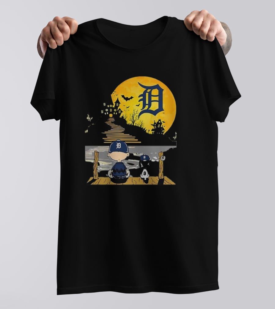 Snoopy Charlie Brown Detroit Tigers Halloween Moon Scene T-Shirt