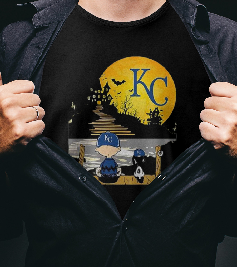 Snoopy Charlie Brown Halloween Kansas City Royals Moon Scene T-Shirt