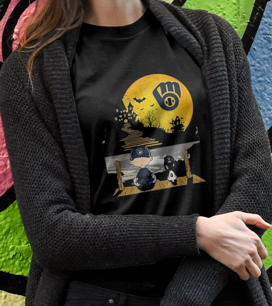Snoopy Charlie Brown Under Moon Milwaukee Brewers Halloween Mansion Bats T-Shirt