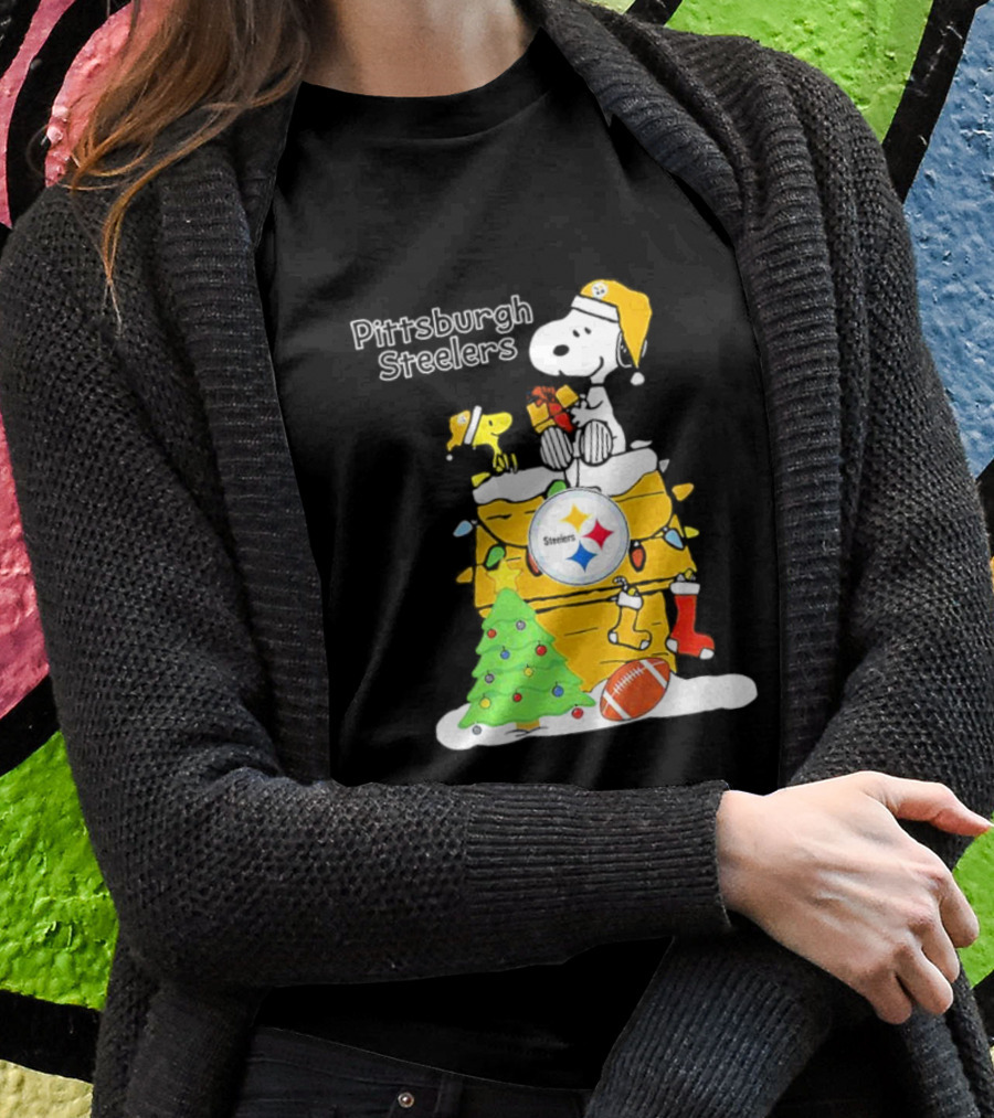 Pittsburgh Steelers Christmas Snoopy Rooftop Holiday Scene T-Shirt