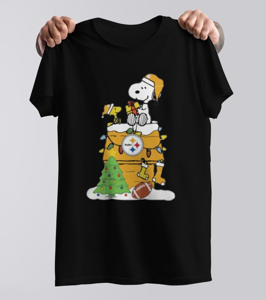 Snoopy And Pittsburgh Steelers Christmas Chimney Scene With Woodstock And Holiday Decorations T-Shirt