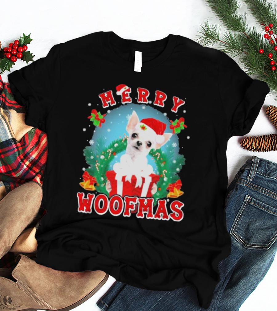 Chihuahua Merry Woofmas Santa Hat Wreath And Gift Box T-Shirt