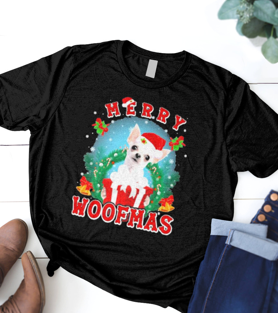Chihuahua Merry Woofmas Santa Hat Wreath And Gift Box T-Shirt