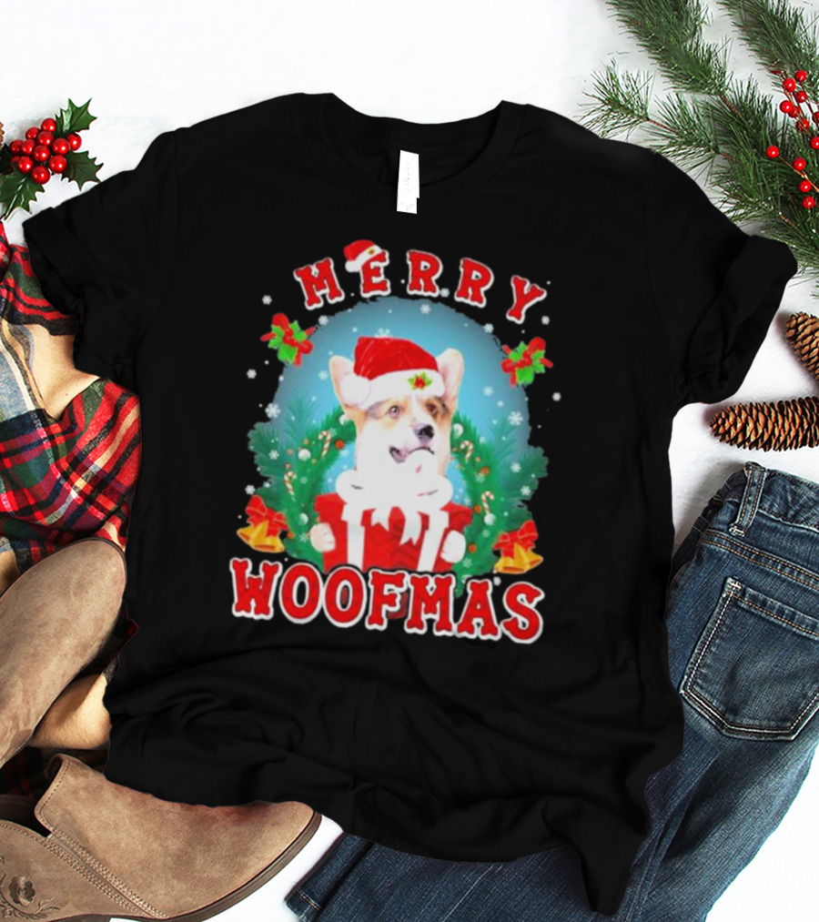 Merry Woofmas Welsh Corgi In Santa Hat With Presents And Christmas Decorations T-Shirt