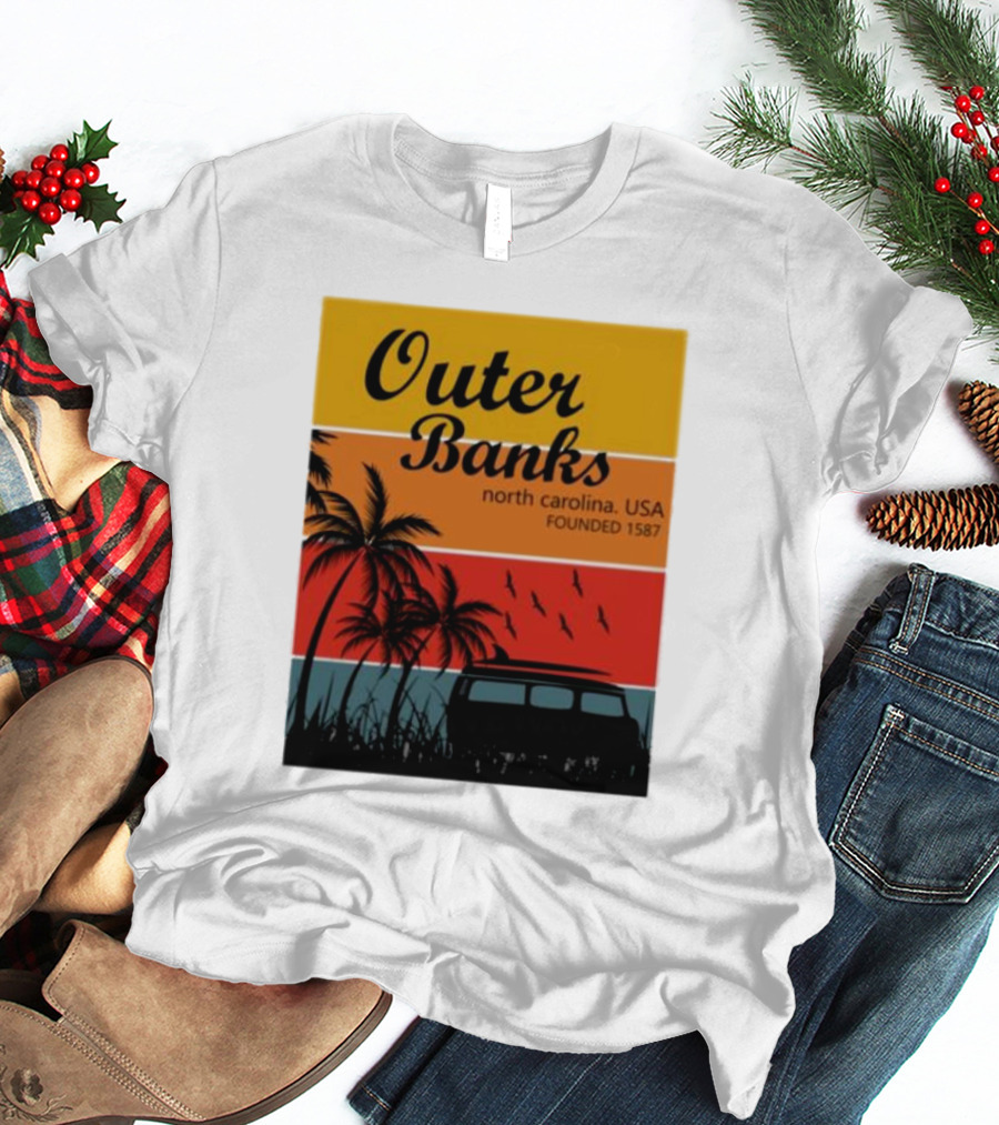 Outer Banks North Carolina USA Founded 1587 Vintage Car Beach Palm Trees T-Shirt