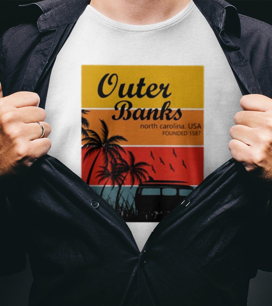Outer Banks North Carolina USA Founded 1587 Vintage Car Beach Palm Trees T-Shirt