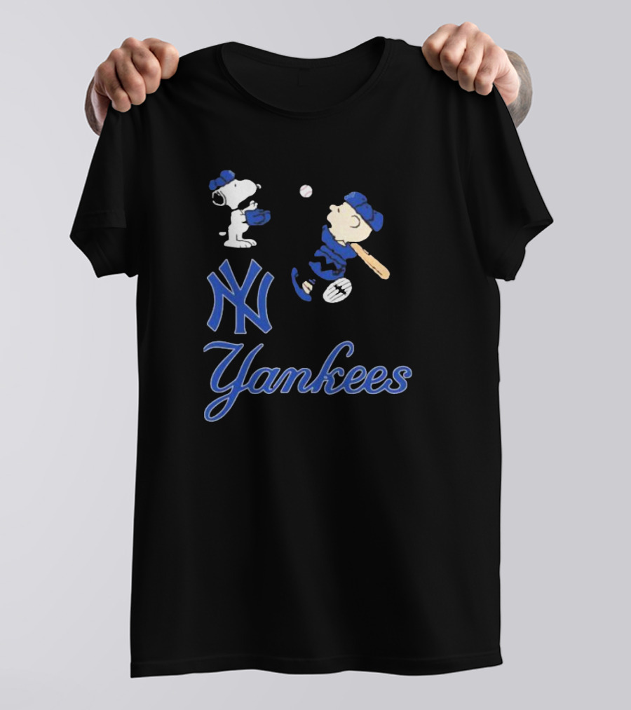 Snoopy And Charlie Brown Baseball With New York Yankees Yankees T-Shirt