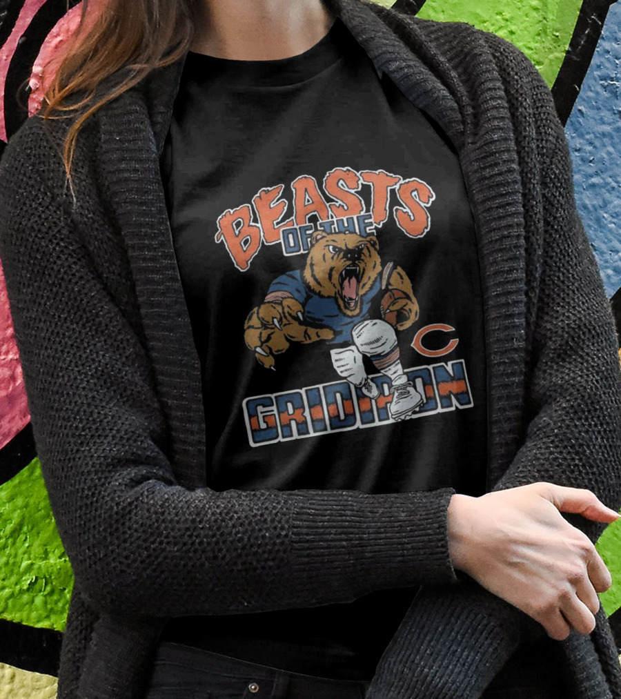 Chicago Bears Beasts Of The Gridiron Vintage Bear Mascot Football T-Shirt