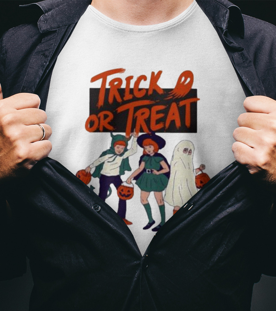 Trick Or Treat Friends In Halloween Festival With Pumpkins Ghost Costume T-Shirt