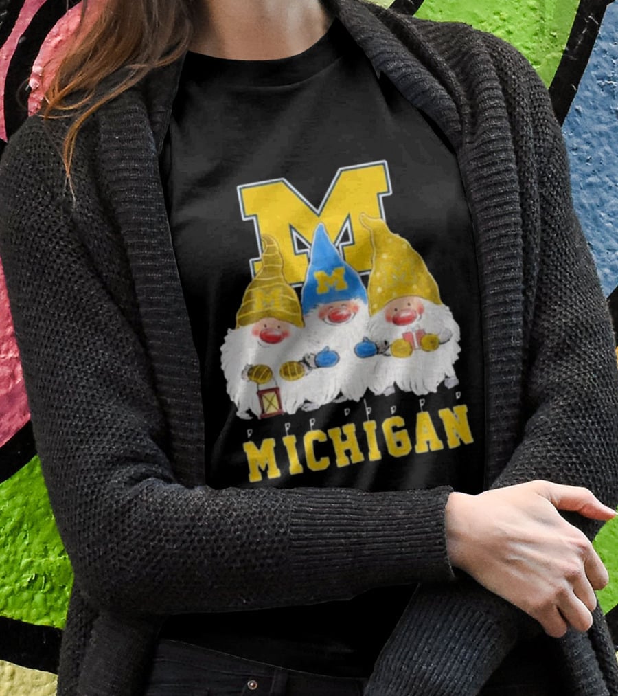 Michigan Wolverines Gnomes Merry Christmas T-Shirt