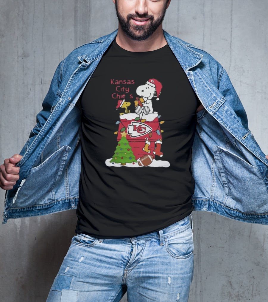 Kansas City Chiefs Christmas Snoopy And Woodstock Santa Scene T-Shirt