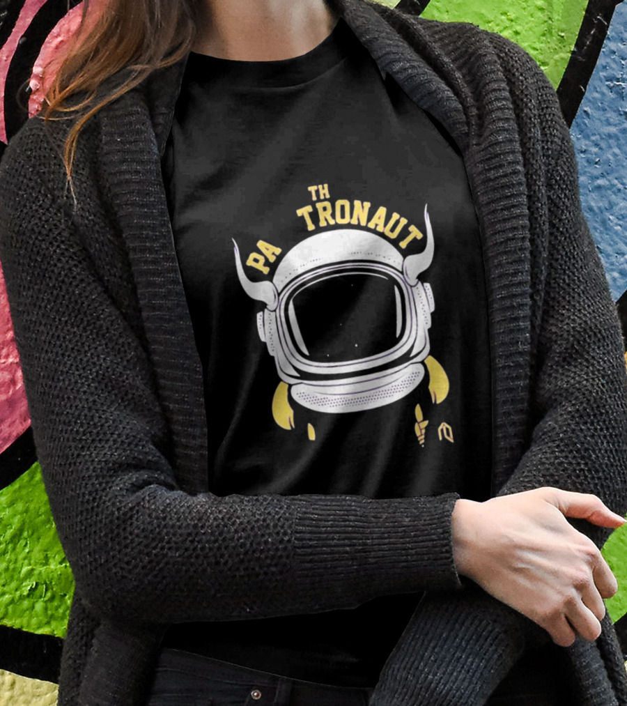 TH PA TRONAUT Minnesota Vikings Helmet T-Shirt