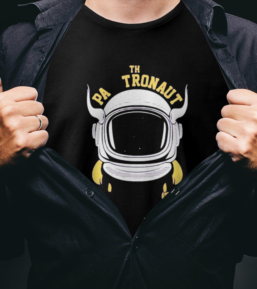 TH PA TRONAUT Minnesota Vikings Helmet T-Shirt