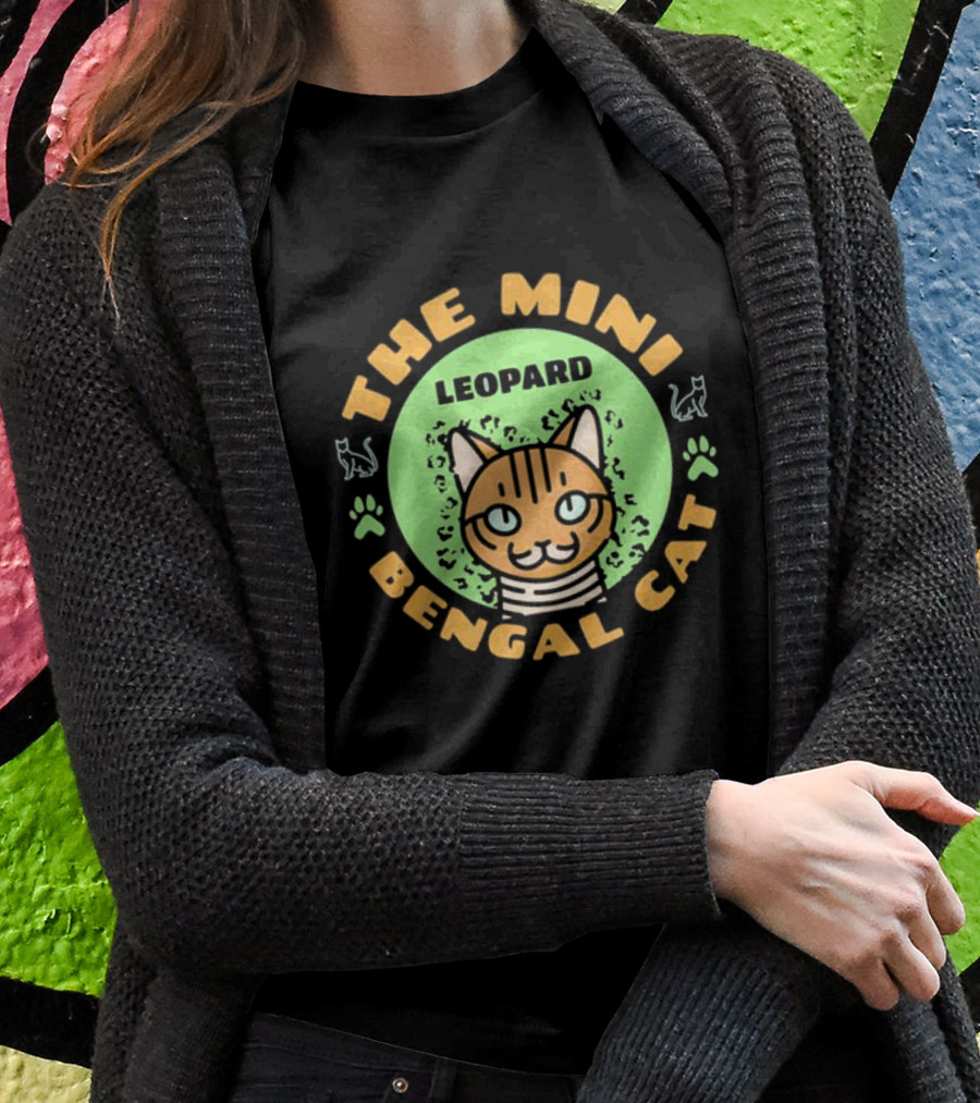 THE MINI LEOPARD BENGAL CAT PAWS AND WHISKERS ICONS T-Shirt