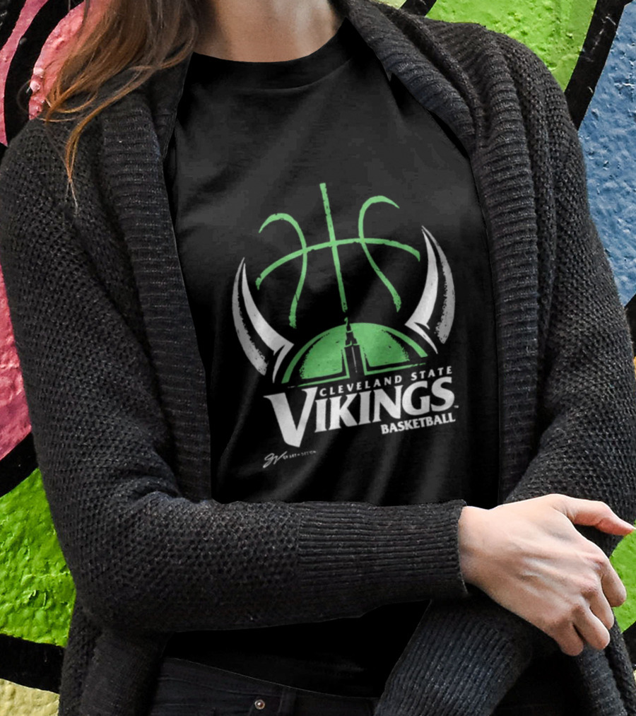 Cleveland State Vikings Basketball Green Viking Helmet Basketball T-Shirt