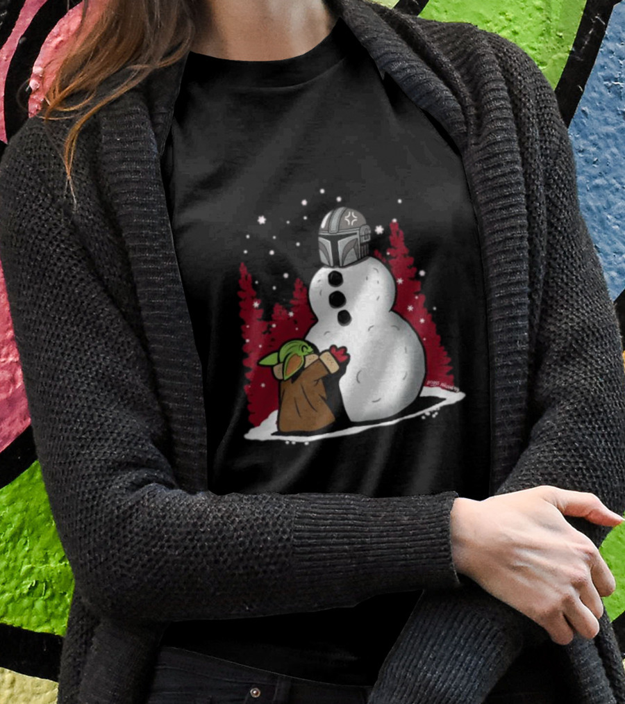 The Best Snowman In The Parsec Yoda Hugs Snowman Mandalorian Helmet Snow Star Wars T-Shirt