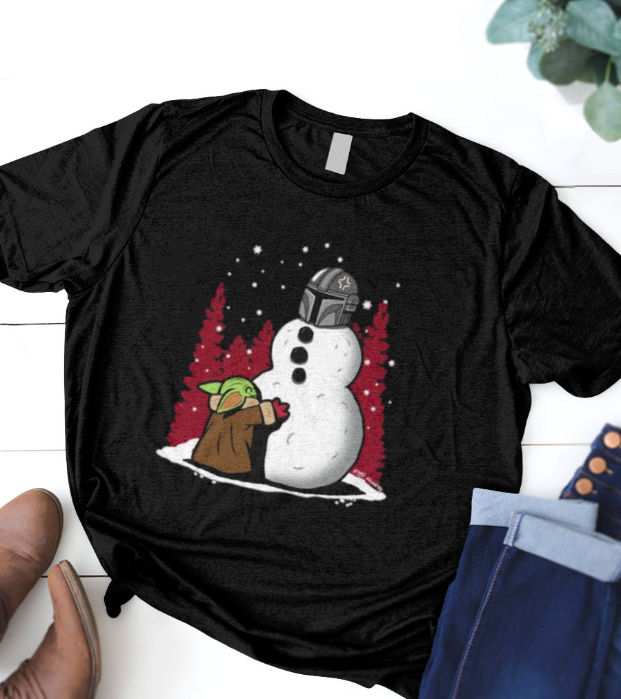 The Best Snowman In The Parsec Yoda Hugs Snowman Mandalorian Helmet Snow Star Wars T-Shirt