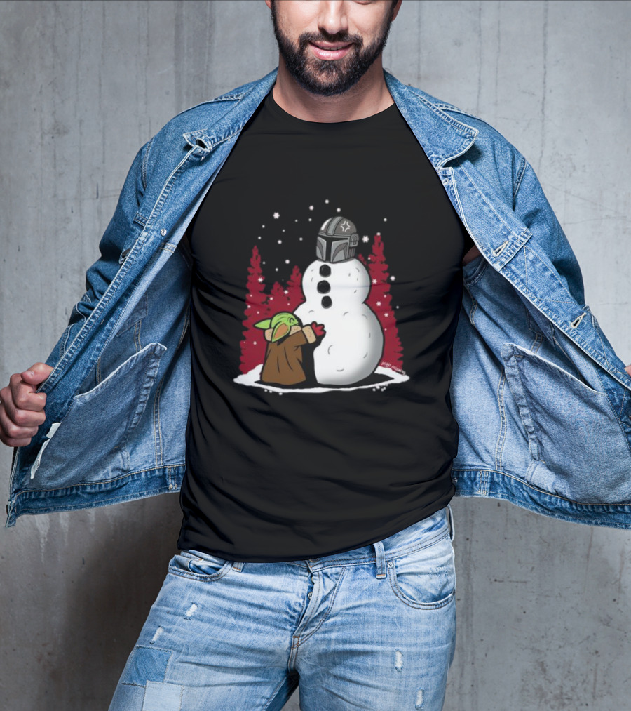 The Best Snowman In The Parsec Yoda Hugs Snowman Mandalorian Helmet Snow Star Wars T-Shirt