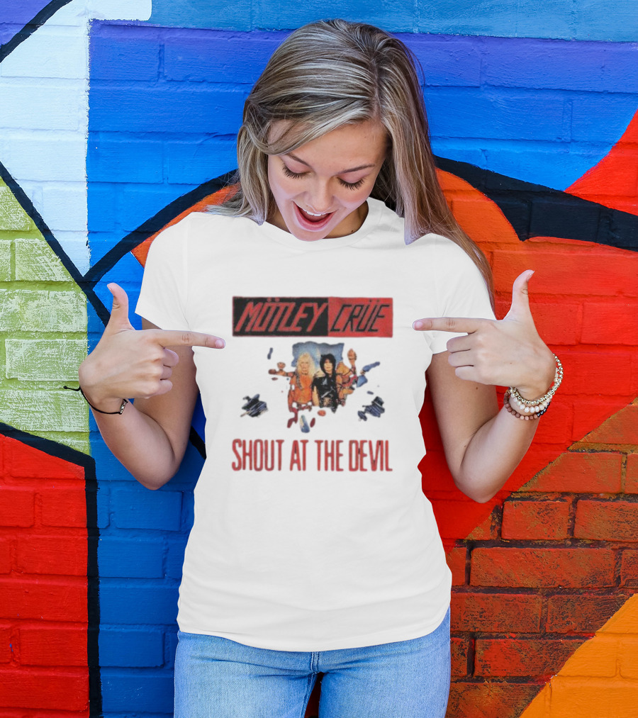 Mötley Crüe Shout At The Devil Classic Album Cover T-Shirt