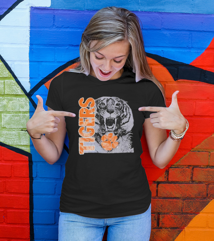 90s Clemson Tigers Vintage College Athletic Roaring Tiger With Orange Paw T-Shirt