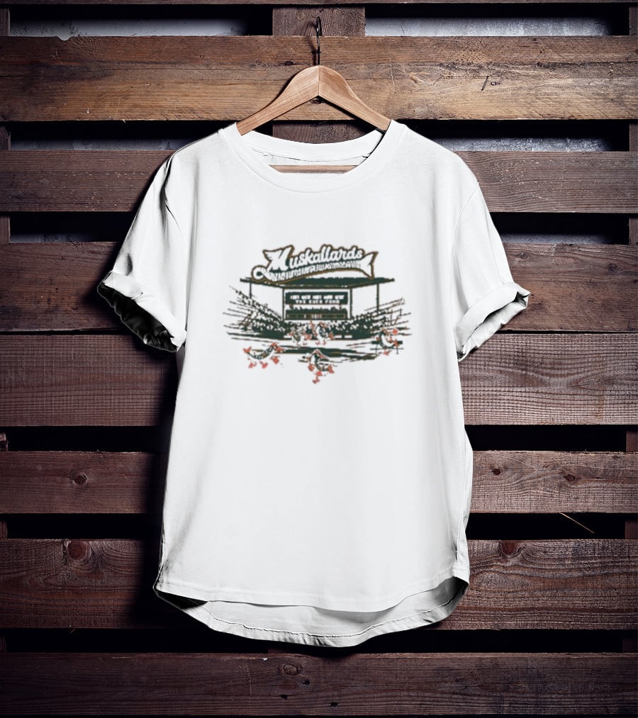 Muskallard Stadium Pocket Sand Retro Sports Venue T-Shirt