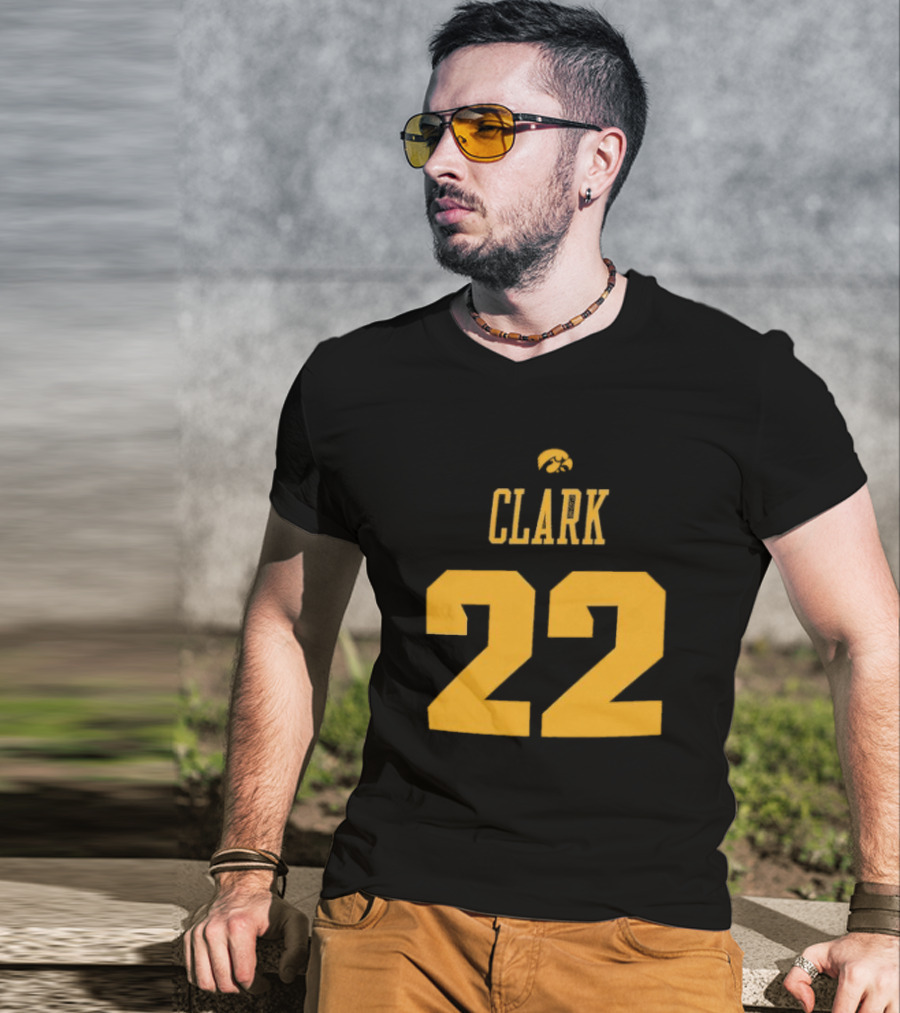 Caitlin Clark Iowa Hawkeyes 22 Record Breaking T-Shirt
