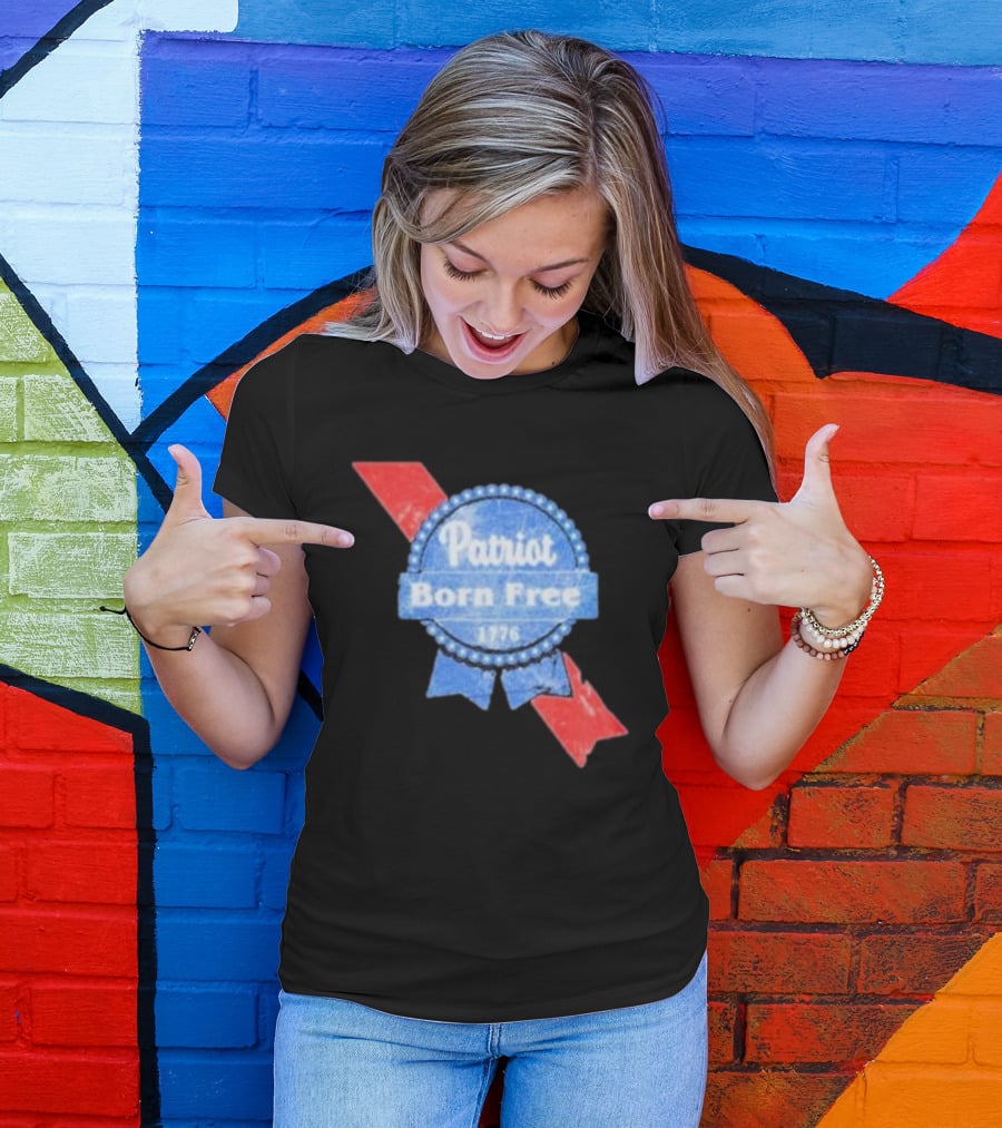 Patriot Born Free 1776 Badge With Red White Blue Ribbon Motif T-Shirt