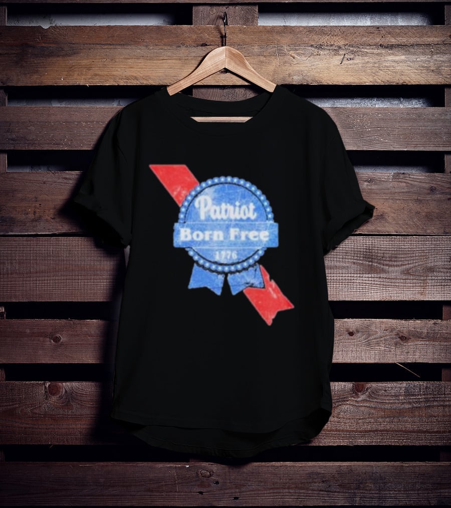 Patriot Born Free 1776 Badge With Red White Blue Ribbon Motif T-Shirt
