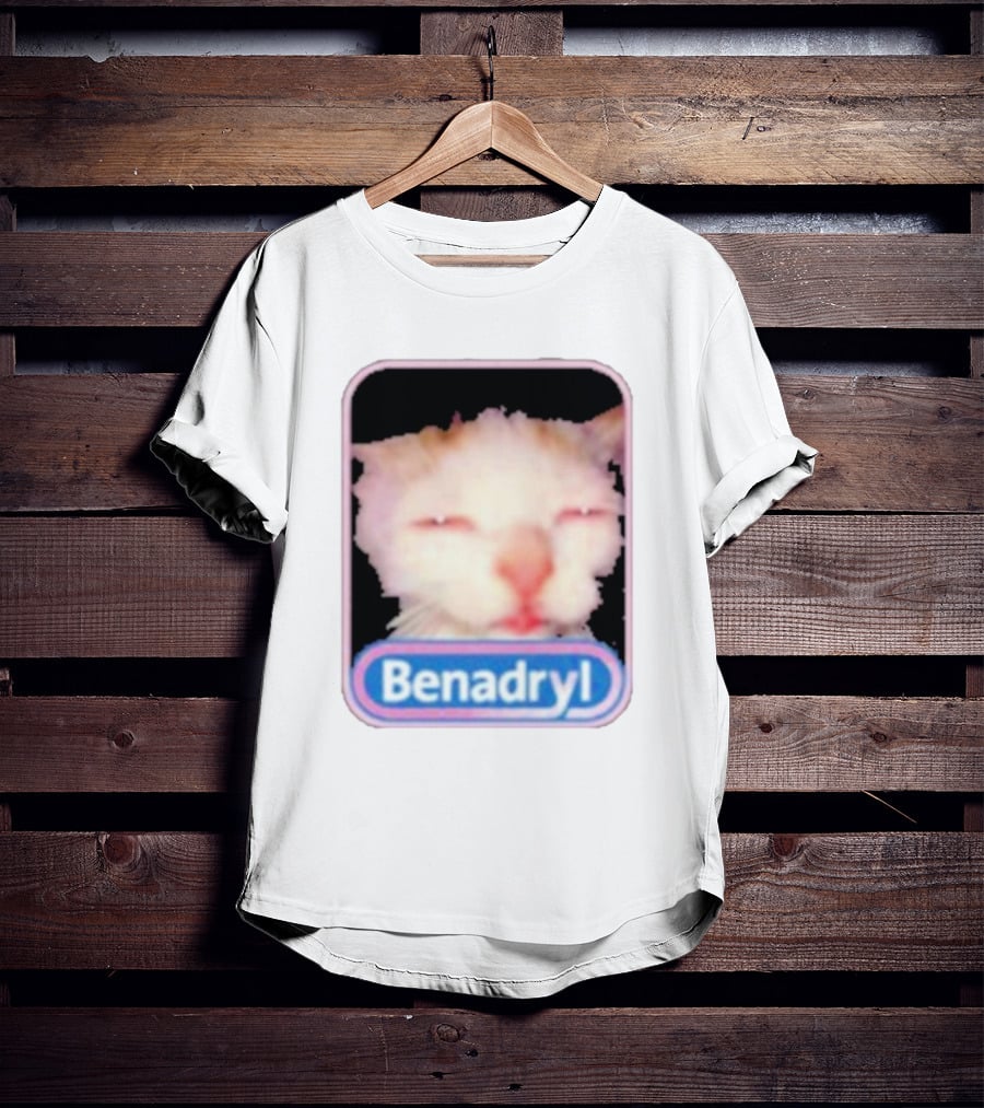 K45ink Benadryl Meme Cat Face Close-Up T-Shirt