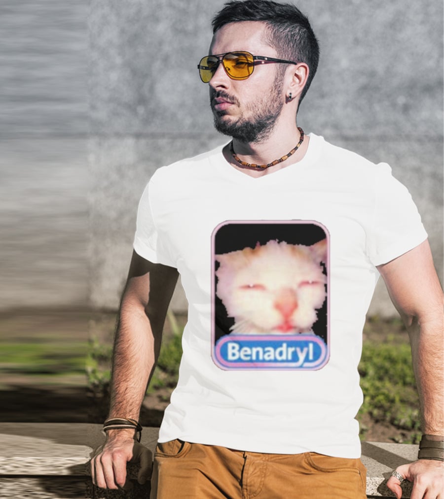 K45ink Benadryl Meme Cat Face Close-Up T-Shirt