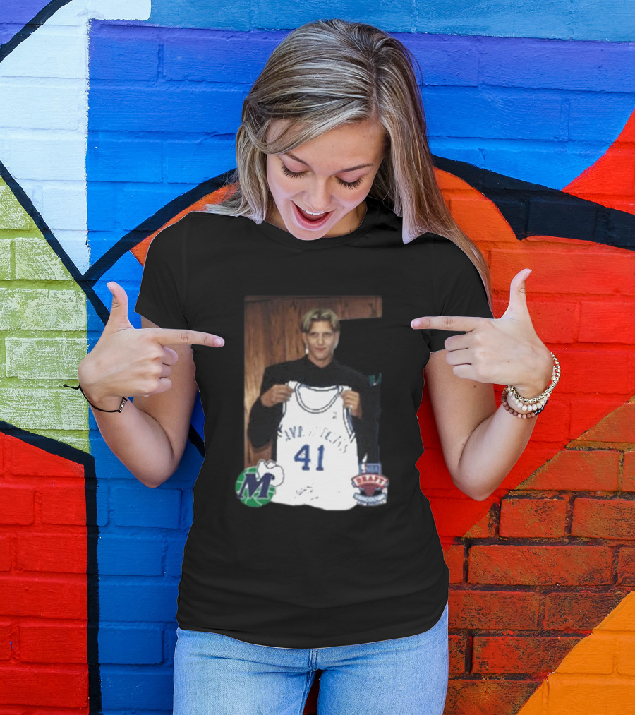 Luka Doncic Dirk Nowitzki Mavericks 41 NBA Draft Jersey Photo T-Shirt