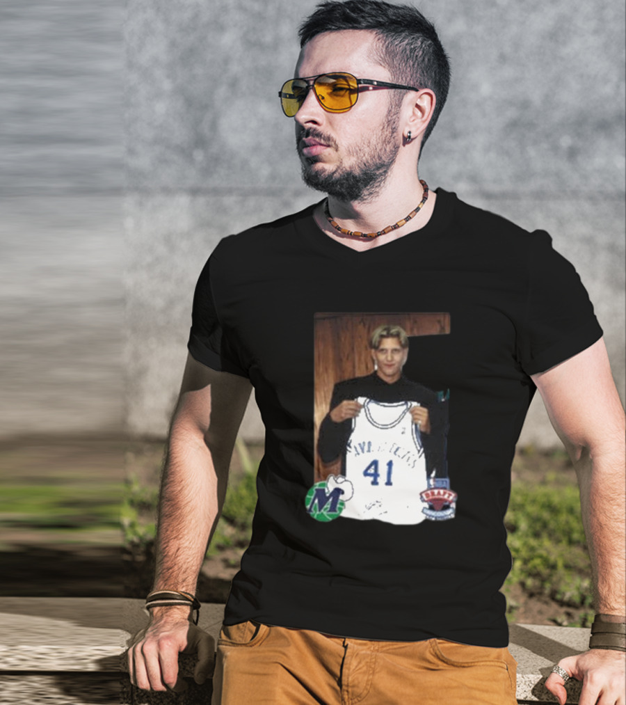 Luka Doncic Dirk Nowitzki Mavericks 41 NBA Draft Jersey Photo T-Shirt