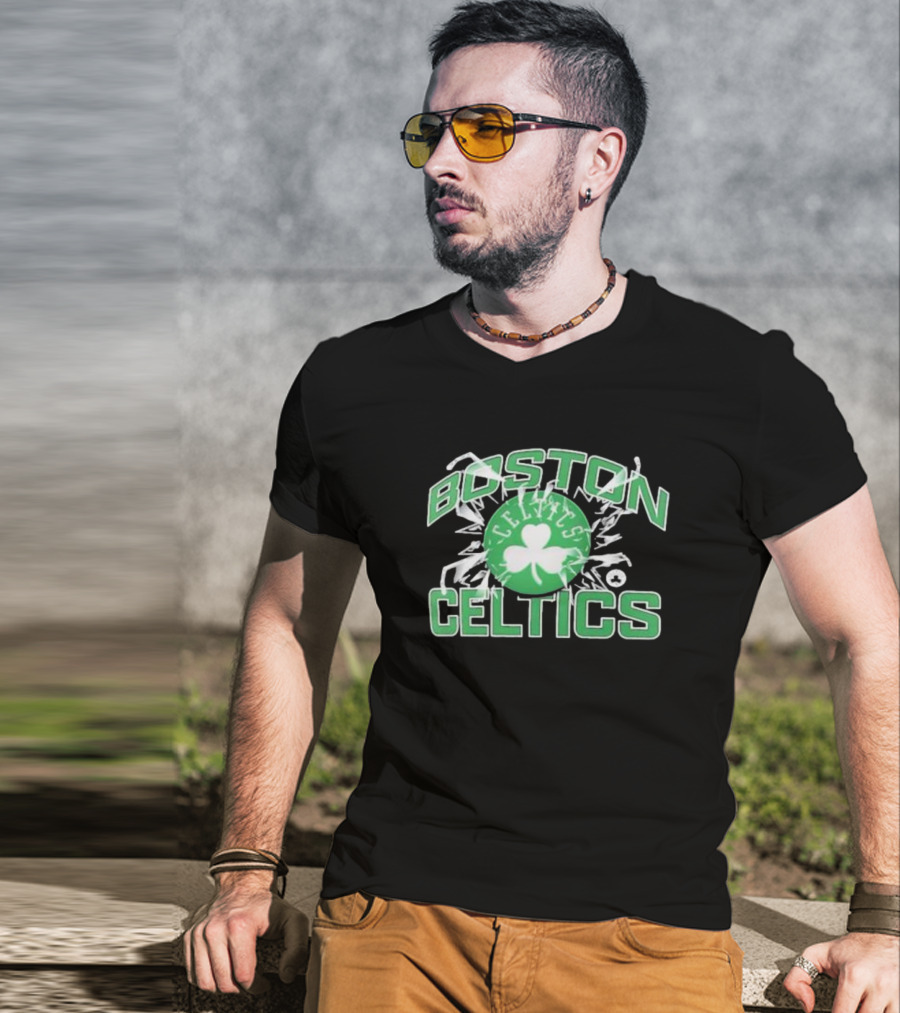 Boston Celtics Fanatics Shattered Logo Burst T-Shirt