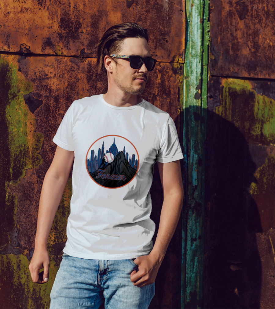 New York Met Fan Forever Skyline Baseball Statue T-Shirt