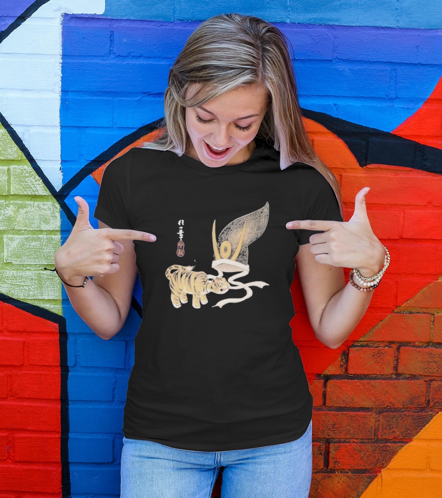 Edo Era Tiger And Samurai Helmet T-Shirt