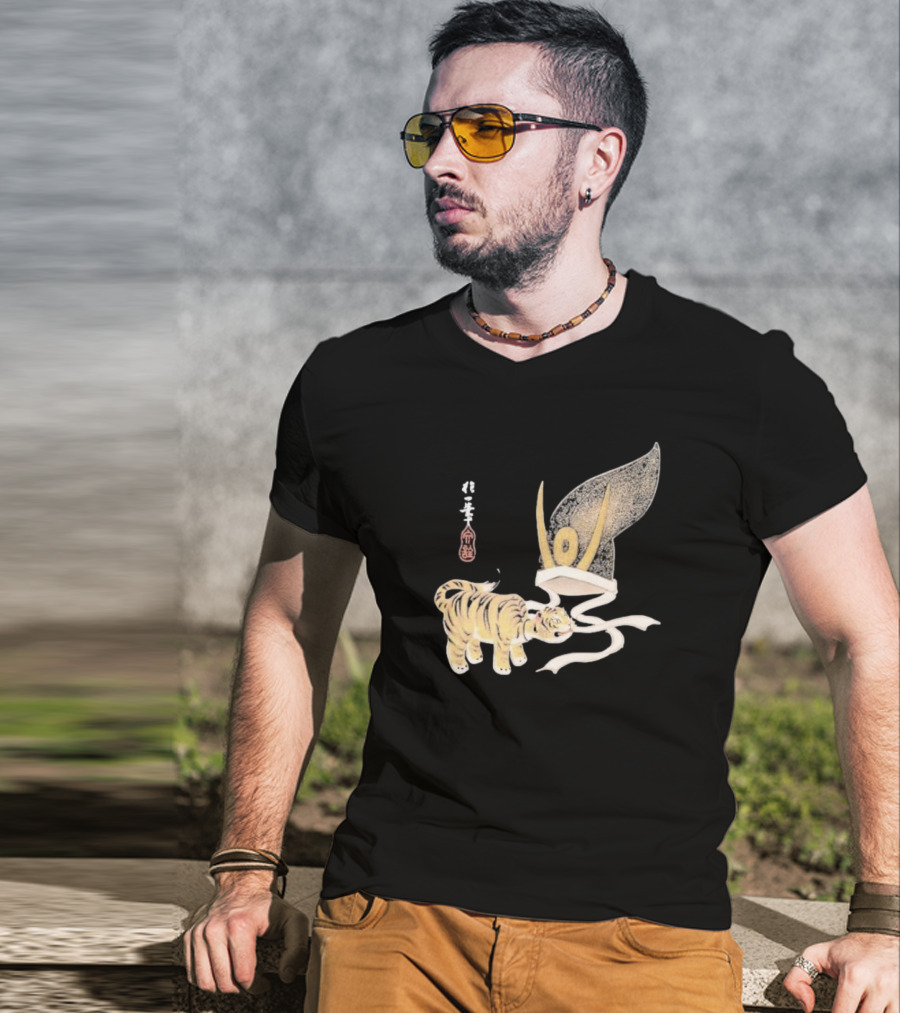 Edo Era Tiger And Samurai Helmet T-Shirt