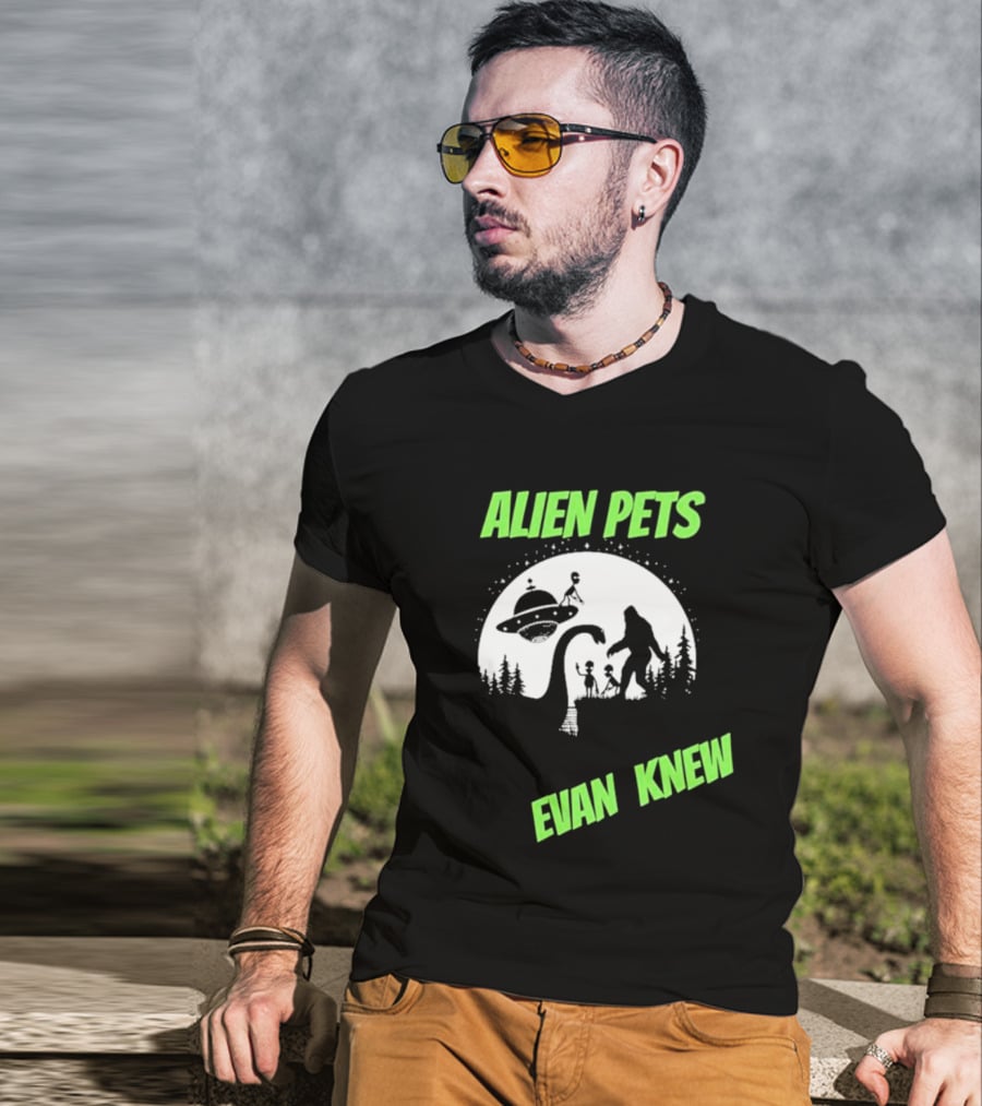 ALIEN PETS EVAN KNEW UFO BIGFOOT AND DINOSAUR SCENE T-Shirt
