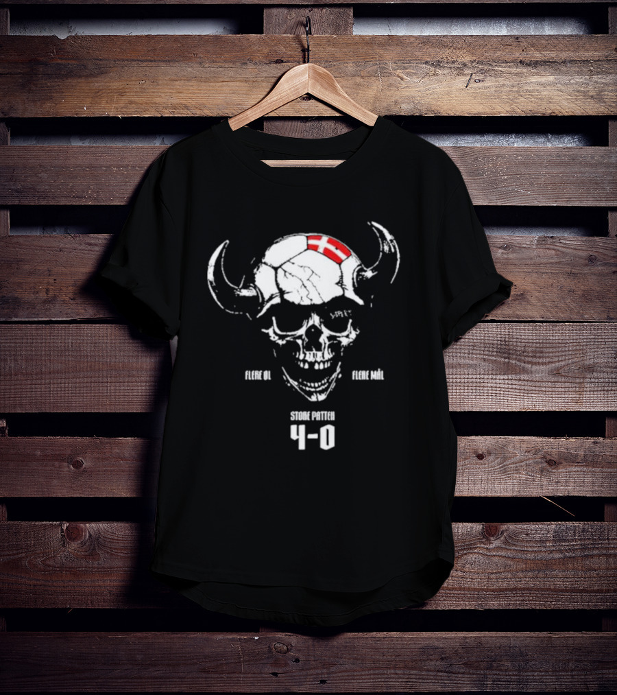Flere Øl Flere Mål Store Patten 4-0 Skull With Horns And Denmark Flag Suspekt Tour T-Shirt