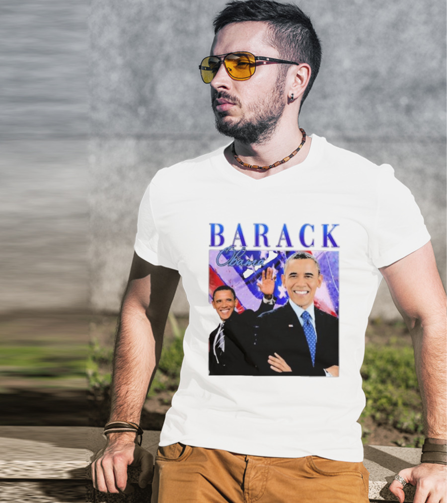 BARACK Obama Smiling Pose With Patriotic Background T-Shirt