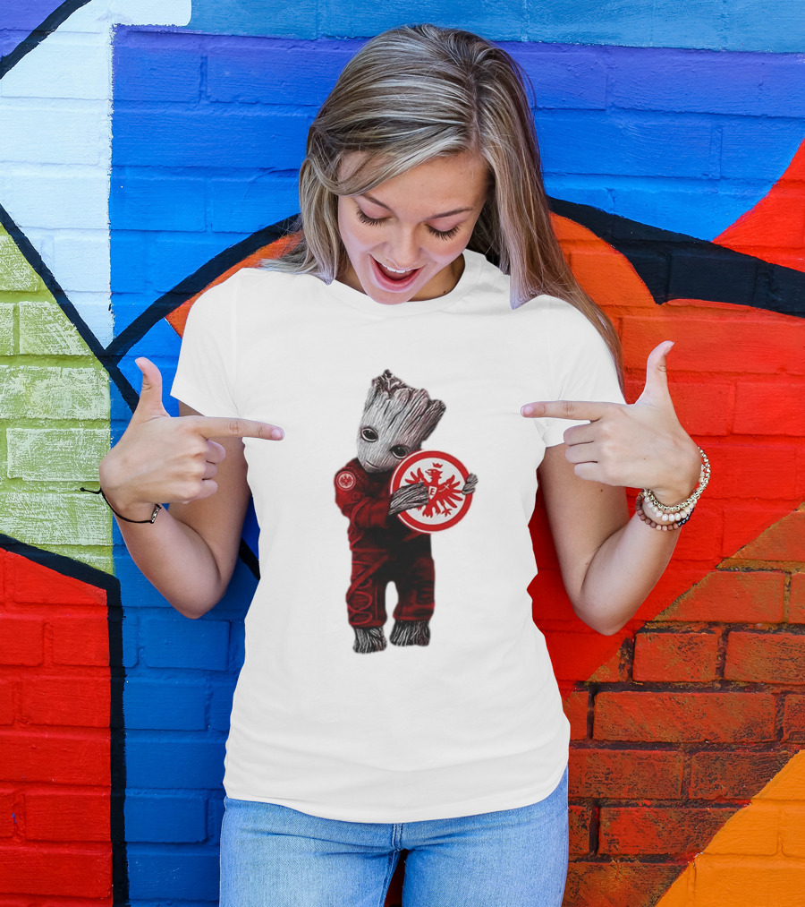 Baby Groot Hugging Eintracht Frankfurt Emblem T-Shirt